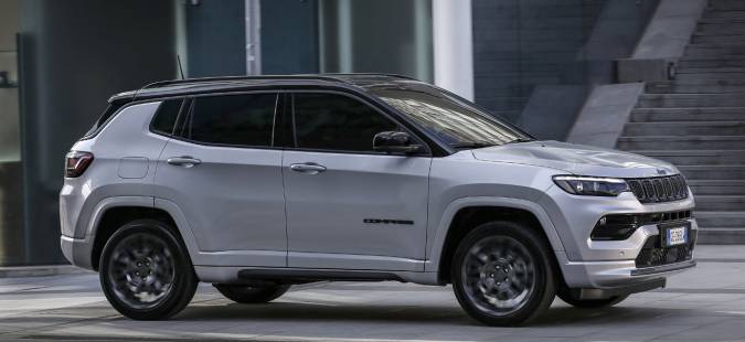 Νέα έκδοση Business για το Jeep Compass 4xe