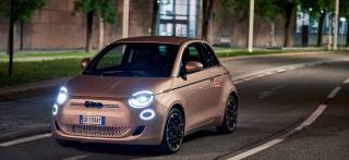 City Car 2022 το ηλεκτρικό Fiat 500 απο το ανδρικό lifestyle περιοδικό GQ